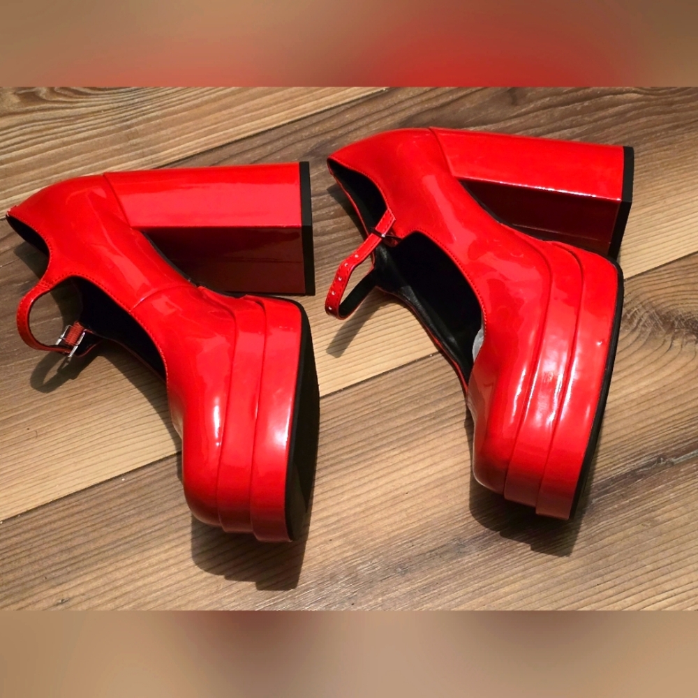 Wild Pair Red Platform Block Heel Pumps - Picture 6 of 7